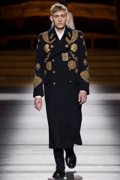 Look 50
